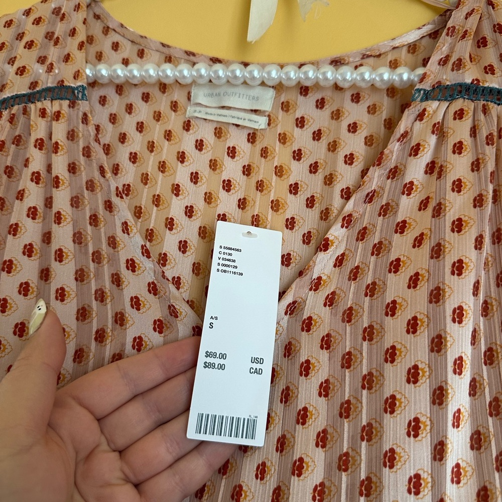 Urban Outfitters Floral Blouse - Picture 4 of 9